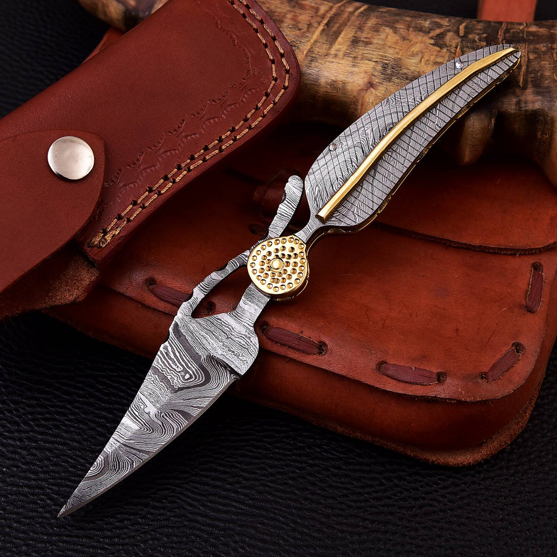 Hand-Forged Damascus Steel Leaf Pocket Knife – Artistic Design with Brass Accents